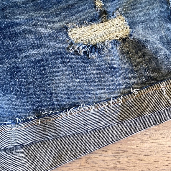 🩳NWOT Distressed Denim Shorts🩳 - Picture 6 of 6